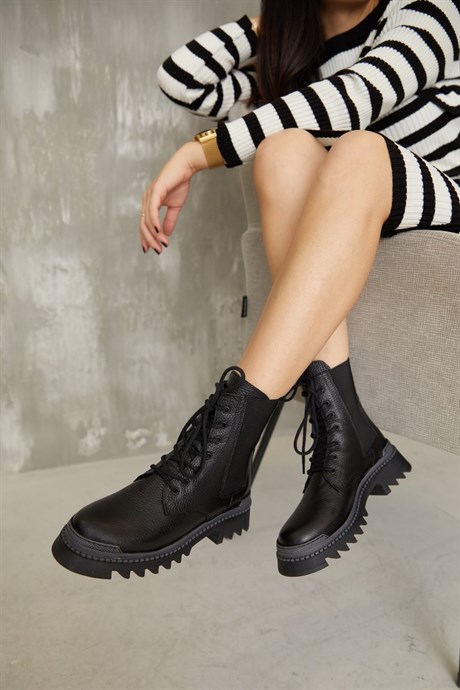 Sortie Women's Black Leather Laced Boots