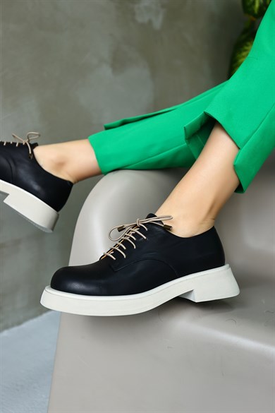 Gizia Black Leather Women's Casual Shoes