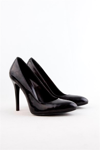Siyah Rugan Deri Topuklu Ayakkabı