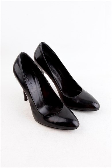 Siyah Rugan Deri Topuklu Ayakkabı